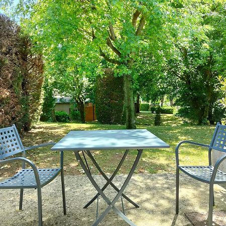 Saint-Donat-sur-lʼHerbasse Chateau De Collonges מראה חיצוני תמונה