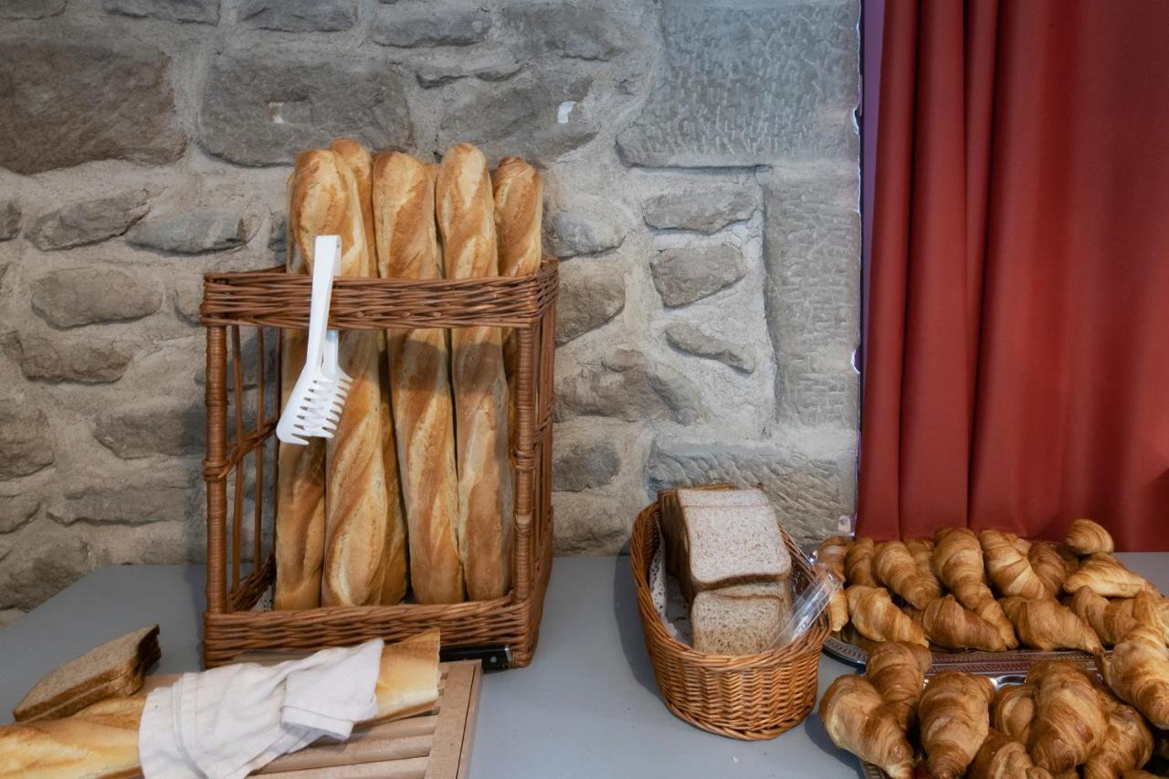 Saint-Donat-sur-lʼHerbasse Chateau De Collonges מראה חיצוני תמונה
